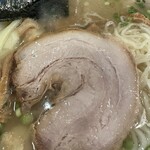 こうや麺房 - チャーシューはほぐれやすい感じです。