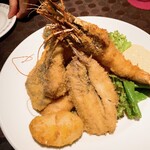 キッチン サカナヤ - ミックスフライ　このお店の看板料理　