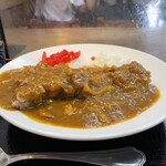Sobadokoro Matsuya - ドーンと大きなトンカツが埋もれるほどのカレー。豚肉と玉ねぎ入りで奥深い味わい