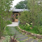 tsuki no mori - 店舗までのアプローチも素敵