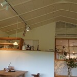 tsuki no mori - 店内奥より