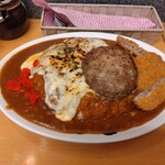 日乃屋カレー - スペシャルカレー超特盛・トッピング（メンチカツ、ハンバーグ、焼きチーズ）