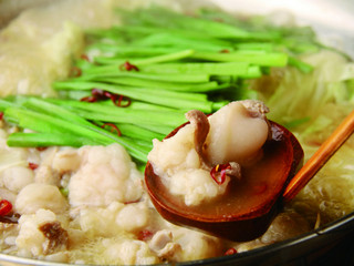 Tomoean - 鶏ガラを長時間炊いた白湯スープで食べる博多流