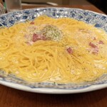 神戸パスタ パスタ&スイーツ - 濃厚カルボナーラ 温泉玉子添え・L（1,485円税込）