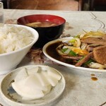 いづみ亭 - ネギレバ炒め定食