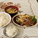 いづみ亭 - ネギレバ炒め定食