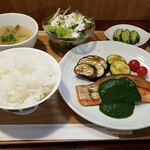 キッチン ブルー グローブ - 銀鮭ポワレ　白だし仕立てのエビナソース