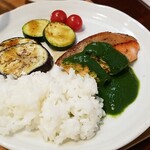 キッチン ブルー グローブ - ソースを残したくないので、ご飯を乗せます