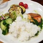 キッチン ブルー グローブ - ３回目はお新香も乗せます