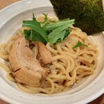 旋 - モチモチな極太麺になっています