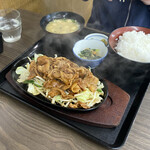 角屋食堂 - 生姜は余り効いて無いみたいです。