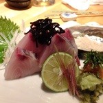 藤家 - 先取りぶり造り：850円♪藻塩がまた美味し！尖ってなくってまろやかぁ～♪