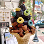 Ho-Ru Do Bai Hando - ＊SOFT SERVE ICECREAM（CHOCOLATE）WITH TOPPING（¥750）
                        ＋CONE（¥50）