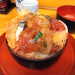 211245173 - こぼれ海鮮丼（2000円）