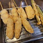 Kushikatsu Kamitaka - 串カツ アスパラ2本、チーズ2本、豚3本、ちくわチーズ一人前(2本)