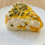 のがり - パッション＆マンゴーのレアチーズ風ケーキ　４５０円