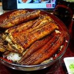 千里うなぎ 御所南店 - 2022年7月　特上うな丼　器の深さはないので大盛りでも大した量ではなさそう～(´▽｀)