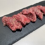 炭火焼肉 くぐ琉 - 名物！牛ハラミ