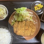 Sumibi Yakiniku Toshi - とんかつ定食850円。