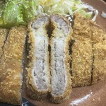 炭火焼肉 敏 - とんかつ断面。