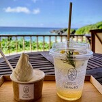 Ikemajima gelato cafe Ninufa - レモンスカッシュもクオリティ高い！自家製レモンシロップに、強炭酸。レモンとローズマリーを浮かべて、ワォ♪となるルックスでした。