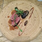 レヴォ - 〜日本鹿〜薪焼きした鹿肉、空芯菜、焼きナス、ジビエソース、ナス皮ペースト