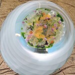 レヴォ - 〜鱧〜ハモをジュレ、ウニ、ジャガイモペースト、モロヘイヤペースト、山菜添え