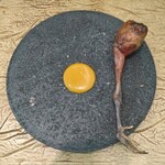 レヴォ - 〜L‘evo鶏〜鶏ムネ肉と鶏モモ肉、クマの内蔵とクマの手、ライスを詰めたもの