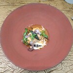 レヴォ - 〜赤烏賊〜赤烏賊の中にボタン海老を詰め、海老ソースと生山菜