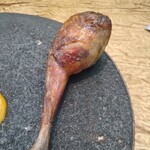 レヴォ - 〜L‘evo鶏〜鶏ムネ肉と鶏モモ肉、クマの内蔵とクマの手、ライスを詰めたもの