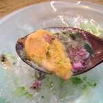 レヴォ - 〜鱧〜ハモをジュレ、ウニ、ジャガイモペースト、モロヘイヤペースト、山菜添え