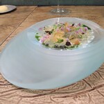 レヴォ - 〜鱧〜ハモをジュレ、ウニ、ジャガイモペースト、モロヘイヤペースト、山菜添え