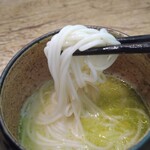 レヴォ - 〜大門素麺〜やぎチーズのスープに半生素麺をアルデンテに仕上げ、ふきのとうのソース添え