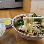 Oshokuji Dokoro Kashihara Shouten - 麺は硬めでスープは大量の冷たい肉により⤵︎