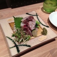自然ワインと日本酒 Hachiana - オリーブハマチの塩タタキ
