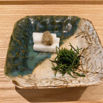 蕎麦 ろあん 湯村 - 蕎麦前の一皿目（砂丘山芋と朝倉山椒味噌、丘ひじき）