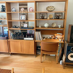 蕎麦 ろあん 湯村 - 奥のお部屋は上質なオーディオルームになっています。