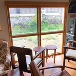 蕎麦 ろあん 湯村 - 窓からは、春来川が見えます