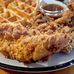 Cc'S Chicken & Waffles - ・骨なしチキンはもも肉orささみが選べます
                        （※どちらも1ピースずつのMIXできました）