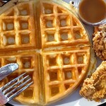 Cc'S Chicken & Waffles - ＊2ピースチキン&ワッフル（¥847）