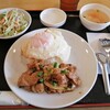 Vientai - にんにく豚肉揚げのご飯+目玉焼き♪