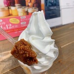Azabu Sennen Koujiya - 底にバウムクーヘン　トッピング色々の中から甘味噌。夏場のあまじょっぱいデザートとても美味しくいただきました。