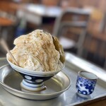 Tsubo Yakiimo Imoan - 將托盤帶到二樓的用餐區