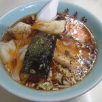 Rairai Ken - ワンタンメン！スープと麺のバランスがとても良いので、最初はこのノーマルな感じがオススメです！