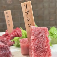 みやび 六本木店 - お肉に合わせてそれぞれ包丁が入っています