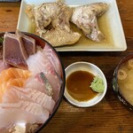 Furukawa - 海鮮丼(ご飯大盛)味噌汁付き＝1080円
                        鯛の煮付＝300円←テイクアウト販売用