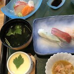 Shimesushi - 刺身、吸い物、茶碗蒸し、お寿司、小鉢