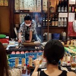 炉端 武蔵 - 満席の店内