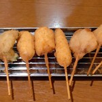 Kushikatsu To Haiboru Komanechi - おまかせ串かつ１０本です➰右端は海老ですよー