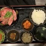 樹苑 - よくばり定食   1628円
            (上バラ・上ロース・ハラミ)